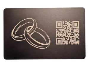 Elegante schwarze Metallkarte Wedding mit QR-Code und schlichtem, stilvollem Look