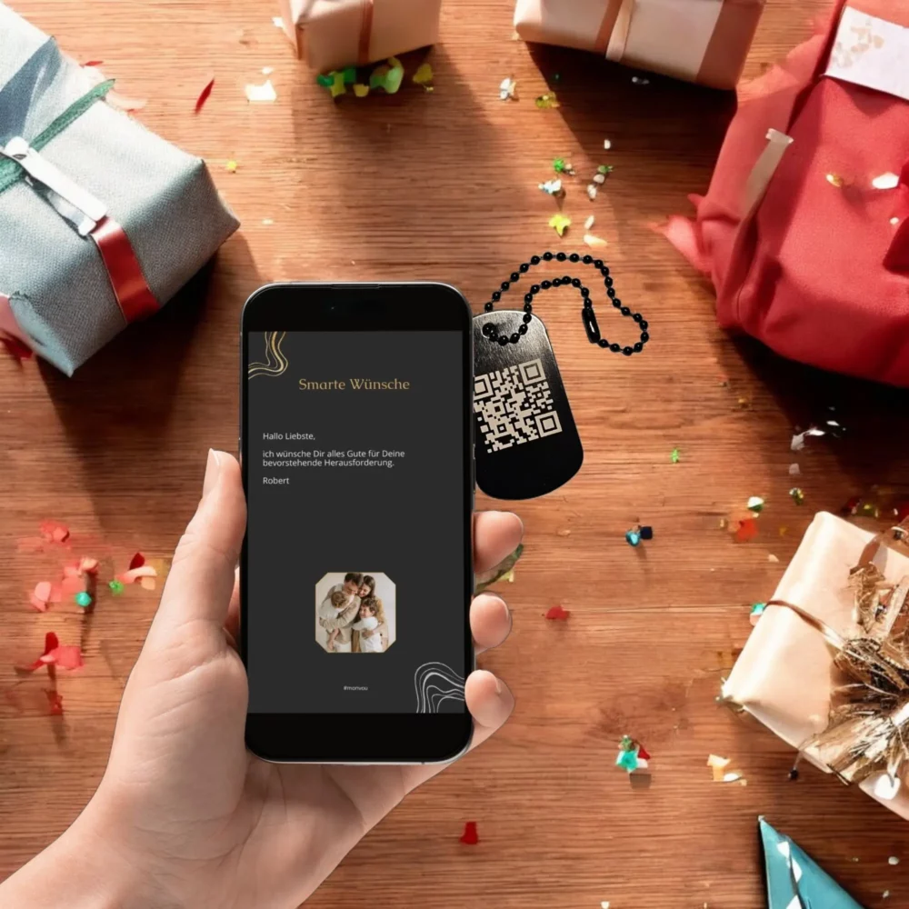 Anhänger The Code, der mit einem Smartphone gescannt wird, um eine digitale Nachricht oder Botschaft anzuzeigen.
