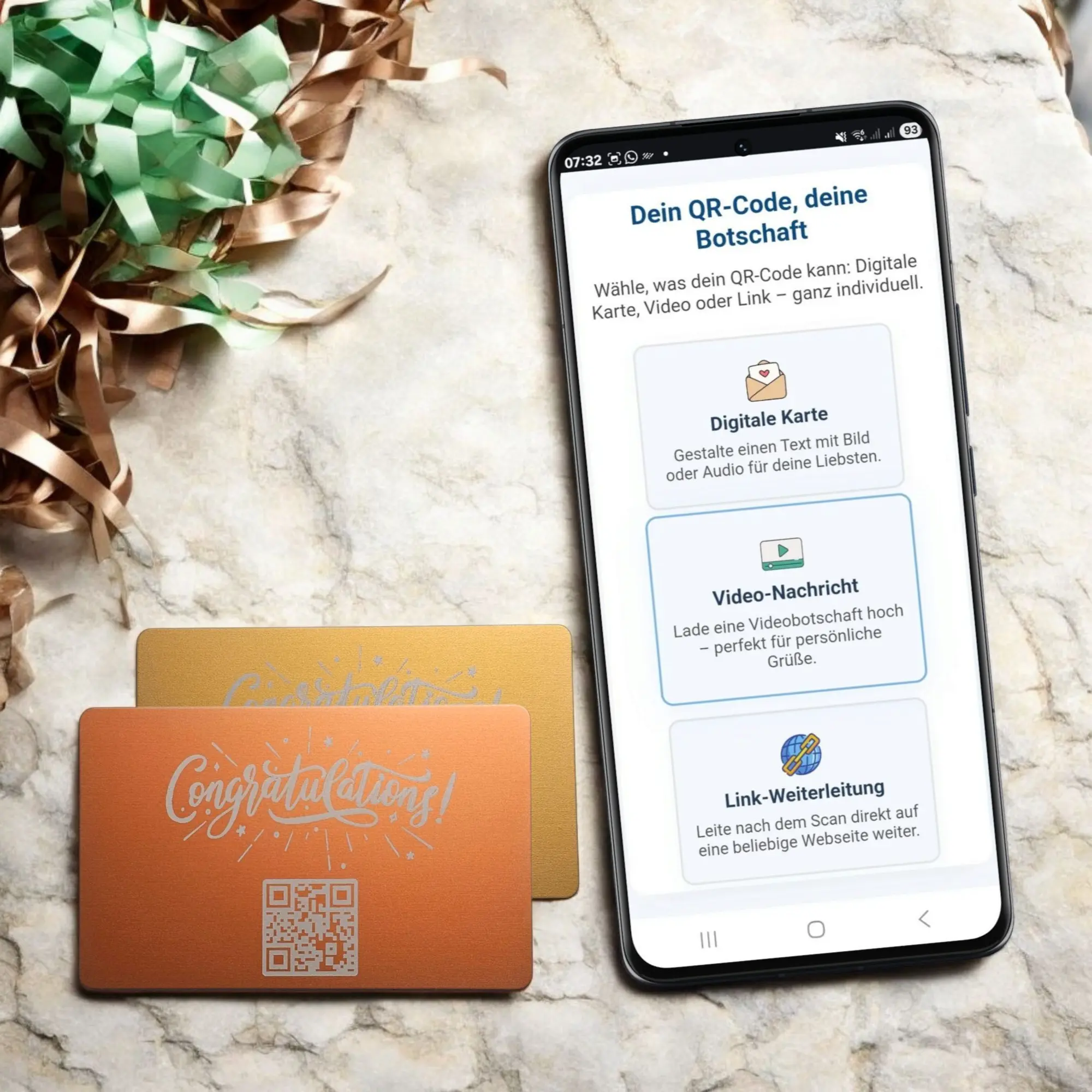 Metallkarten in Roségold und Gold mit QR-Code neben Smartphone – Glückwunschkarten mit persönlicher digitaler Nachricht