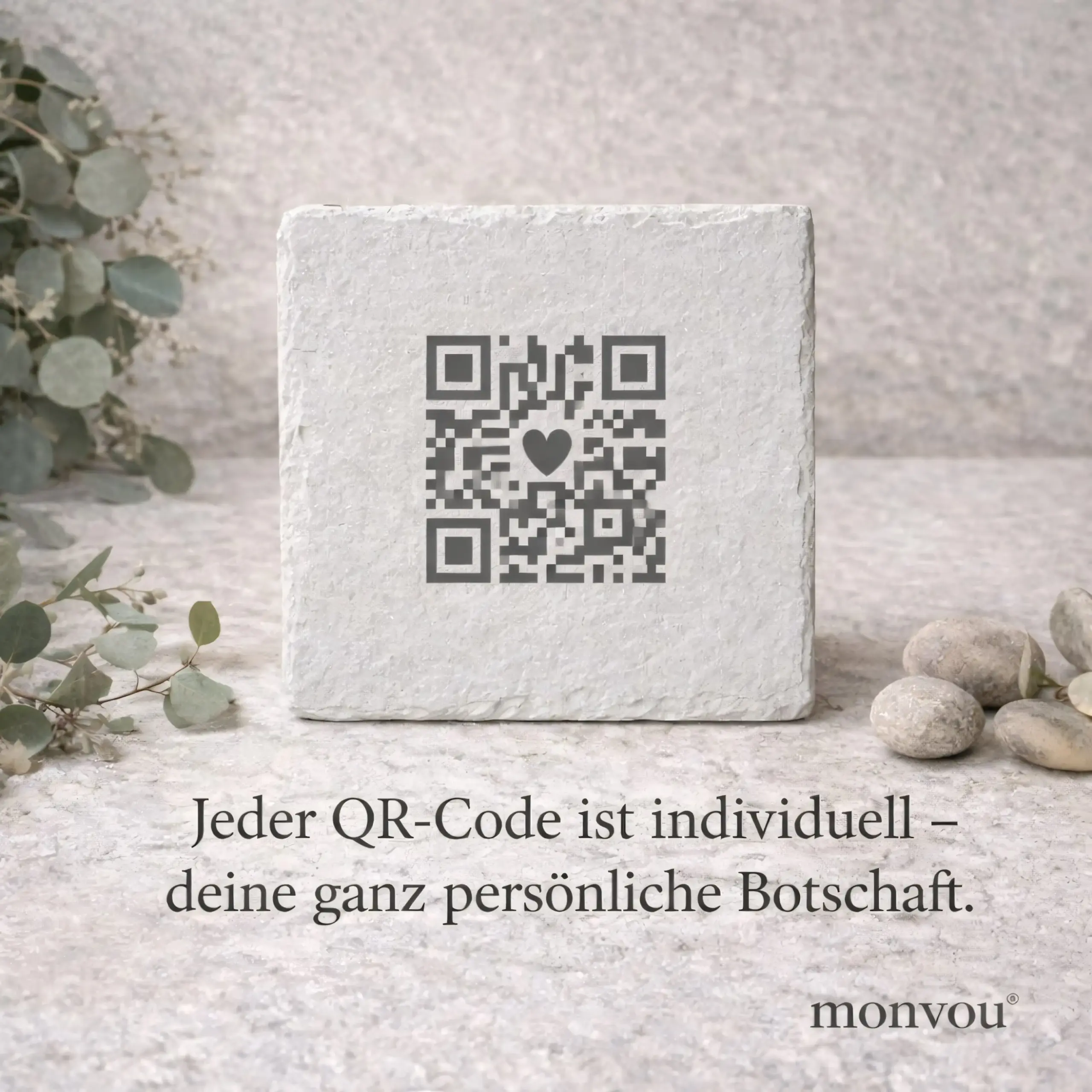 Individueller Monvou® QR-Code auf Schiefer – jedes Geschenk führt zu einer einzigartigen, persönlichen digitalen Botschaft.